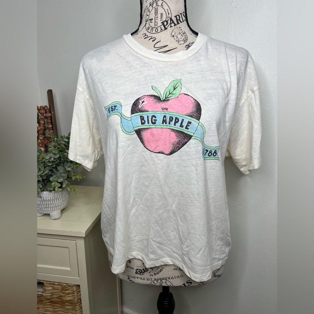 Brand New….American Eagle BIG APPLE T-shirt